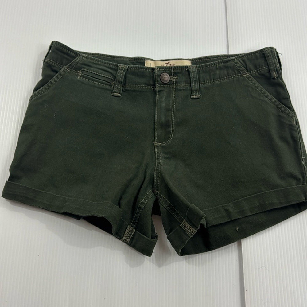 K99. Women’s Hollister Dark Green High Waist Shorts (1/25)